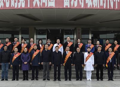 春风集团pg电子药包总司理唐光文获涪陵区第四届劳模称呼