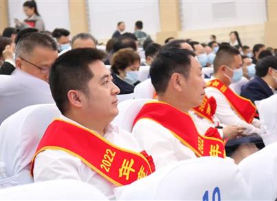 涪陵区召开加速民营经济高质量生长暨优化营商情形大会--pg电子药包荣获“十佳民营企业”